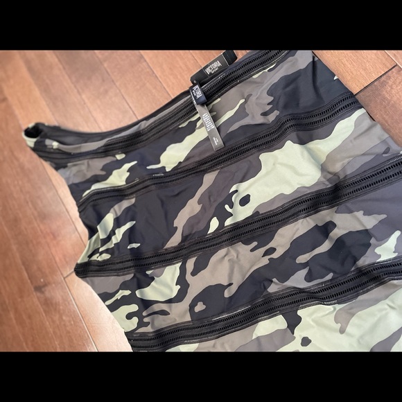 NWT Victoria’ Secret One Shouldered Swim/Body Suit (L) - Picture 3 of 5